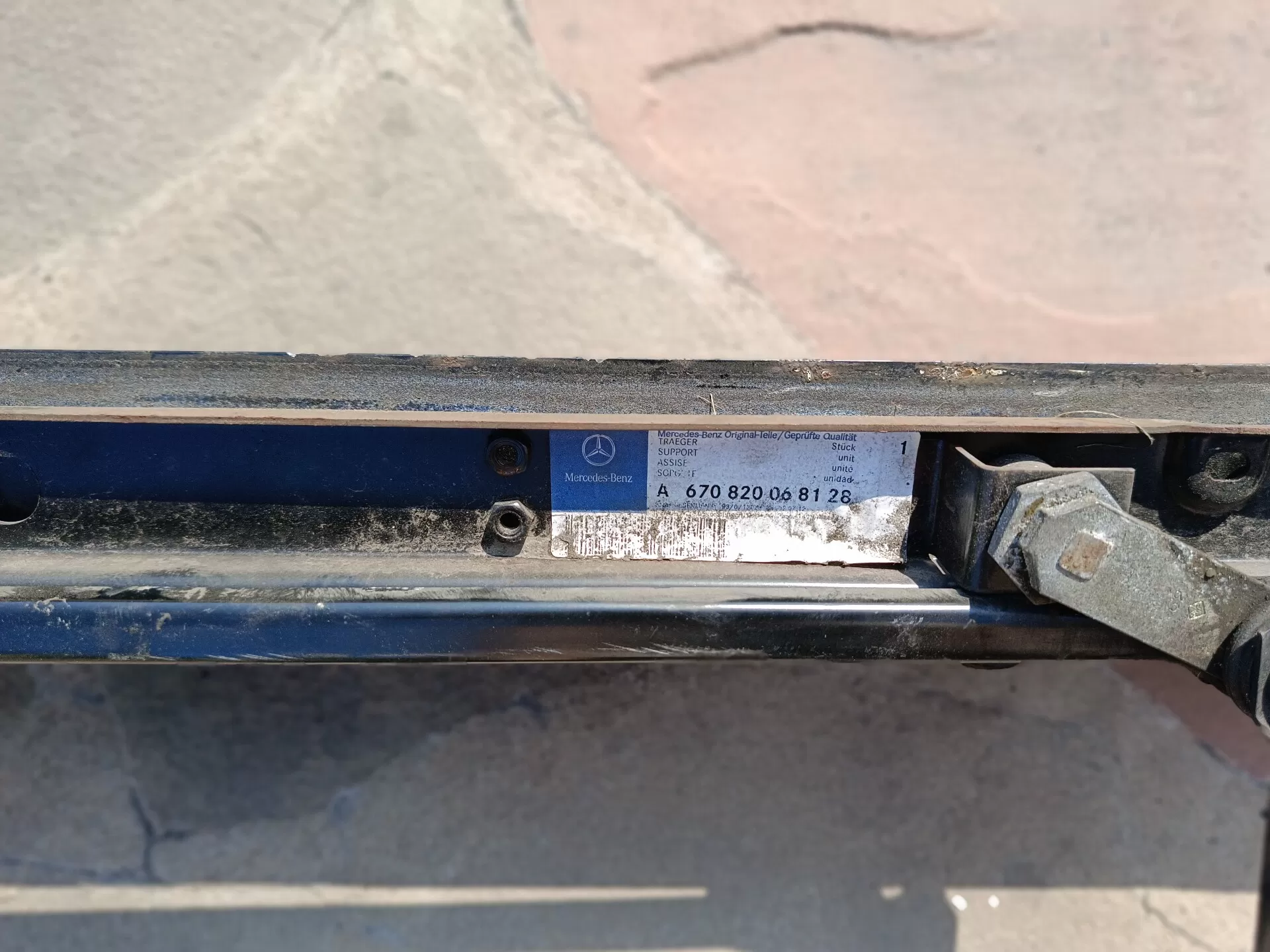 панель стеклоочистителя A6708200681 панель стеклоочистителя A6708200681
