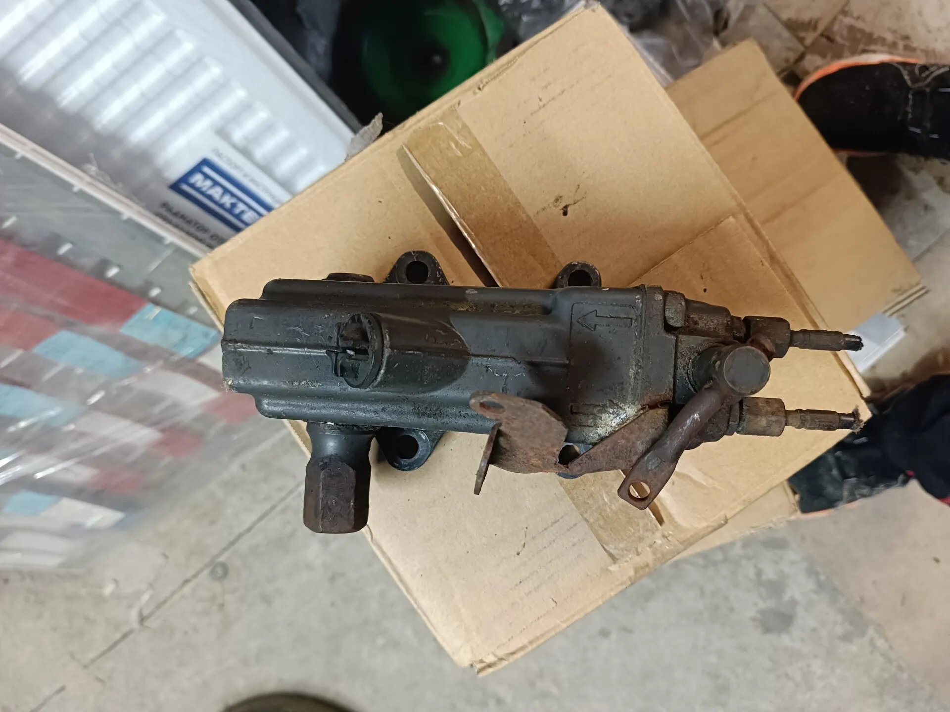  насос подъемa кaбины б/у Мерседес-Бенц