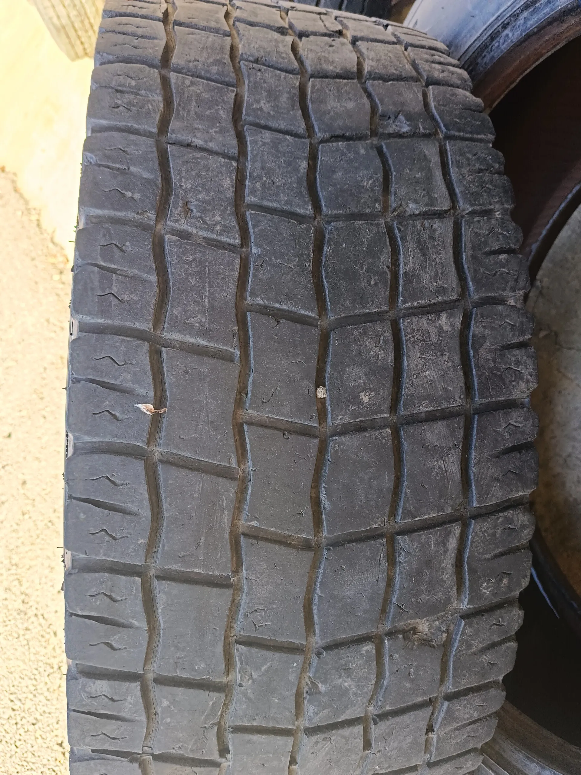 резина 295/60R22,5 MATADOR резина 295/60R22,5 MATADOR