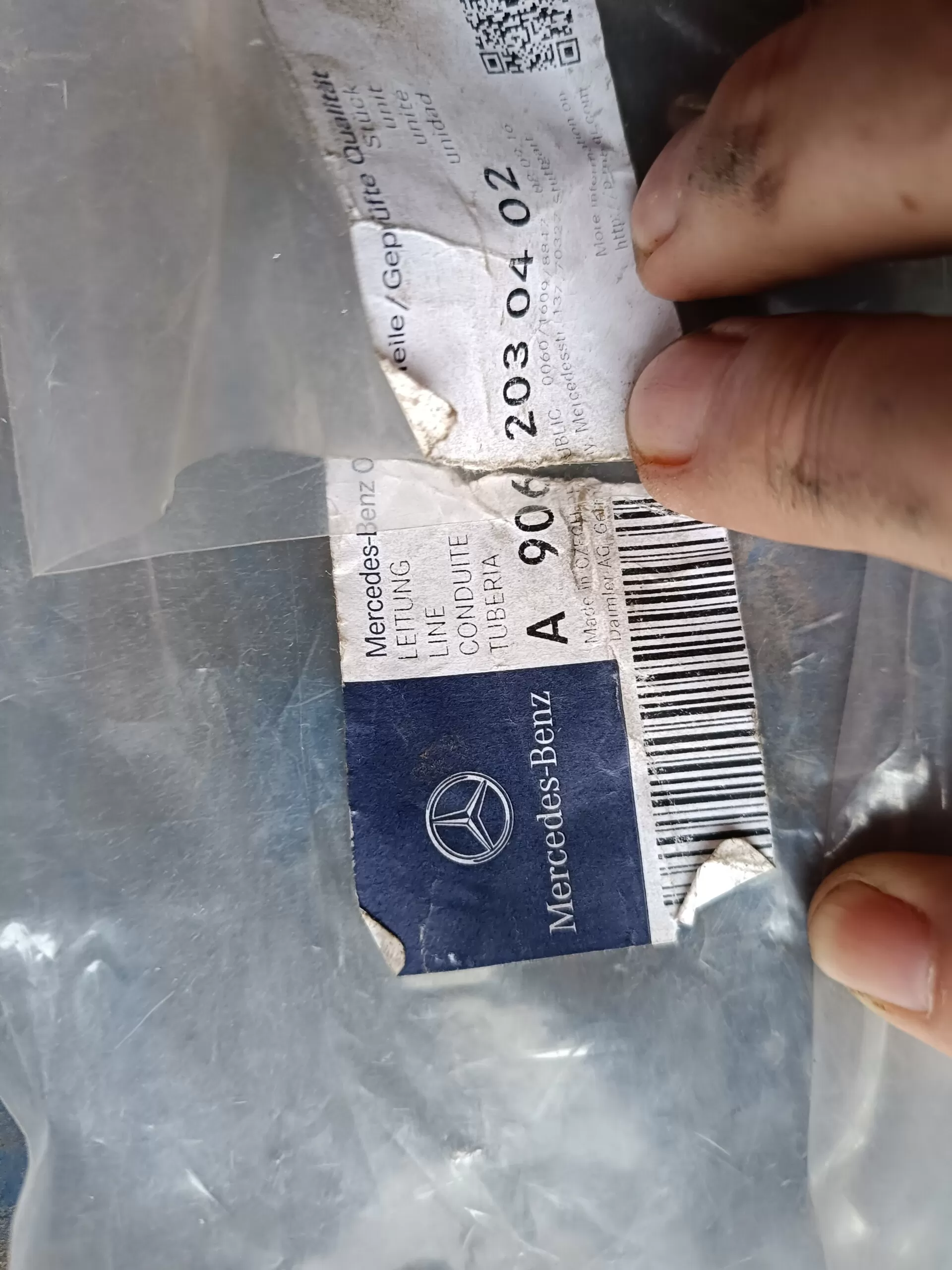 трубка охлаждения компрессора A9062030402 двигатель OM906LA трубка охлаждения компрессора A9062030402 двигатель OM906LA