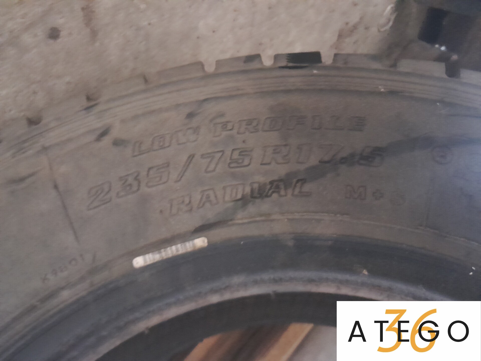 Шина 235/75*17,5  б/у  Bridgestone