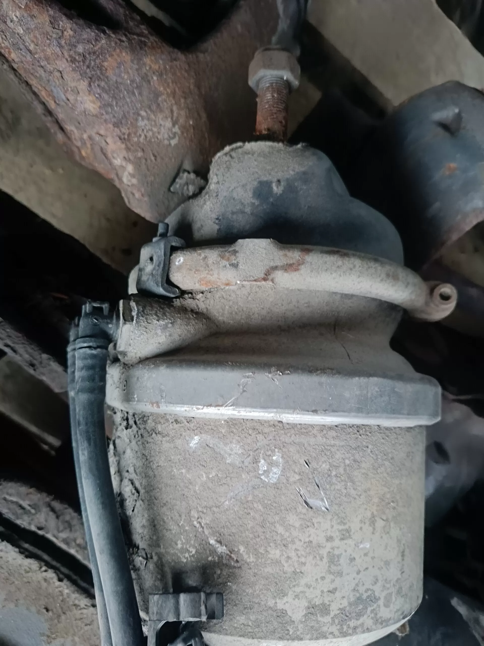 A0204204018 задний энергоаккумулятор Mercedes-Benz Atego A0204204018 задний энергоаккумулятор Mercedes-Benz Atego