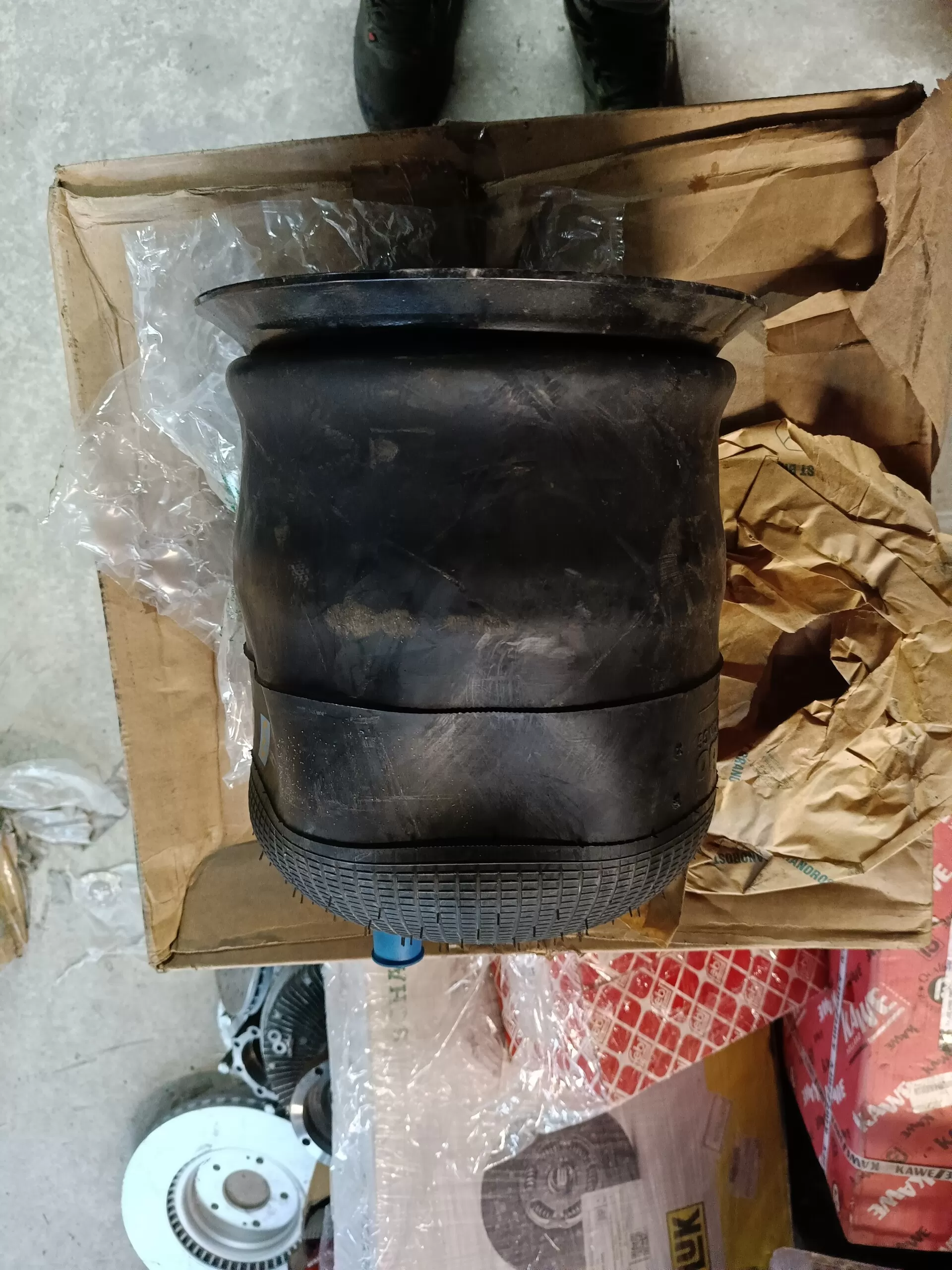 SA520318C Пневмоподушка со стаканом Mercedes-Benz Atego-818 SA520318C Пневмоподушка со стаканом Mercedes-Benz Atego-818